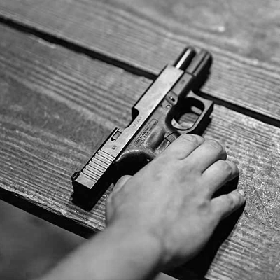 Restituye autorizaciones de armas en zonas de emergencia